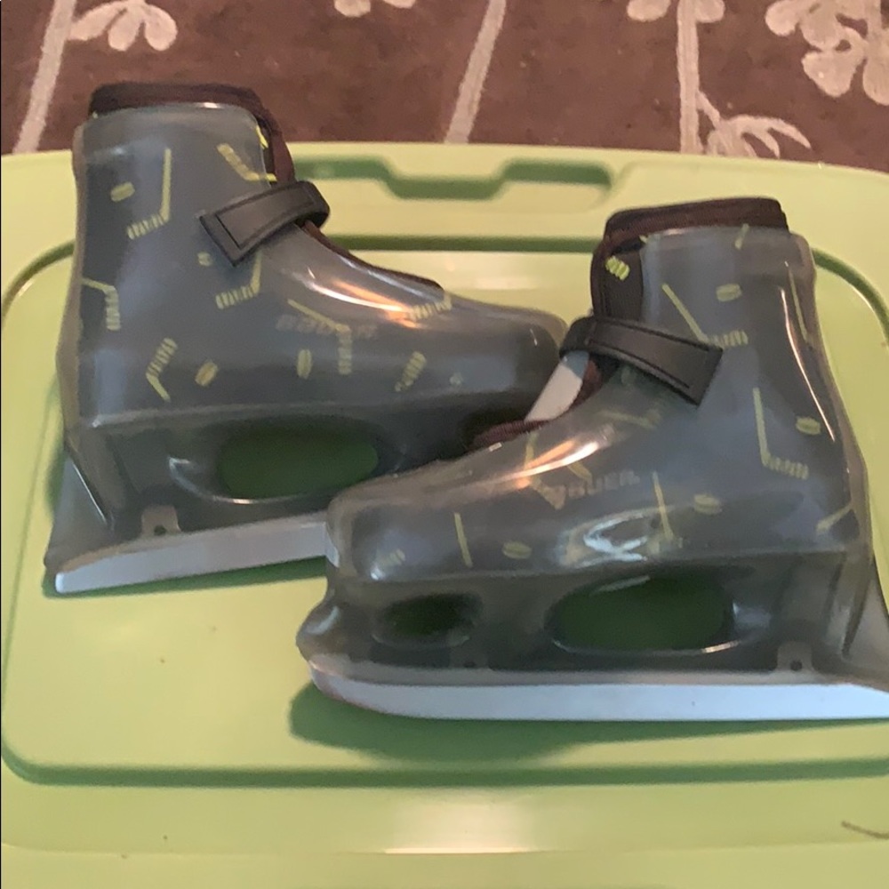 New with out box  kids Bauer ice skates